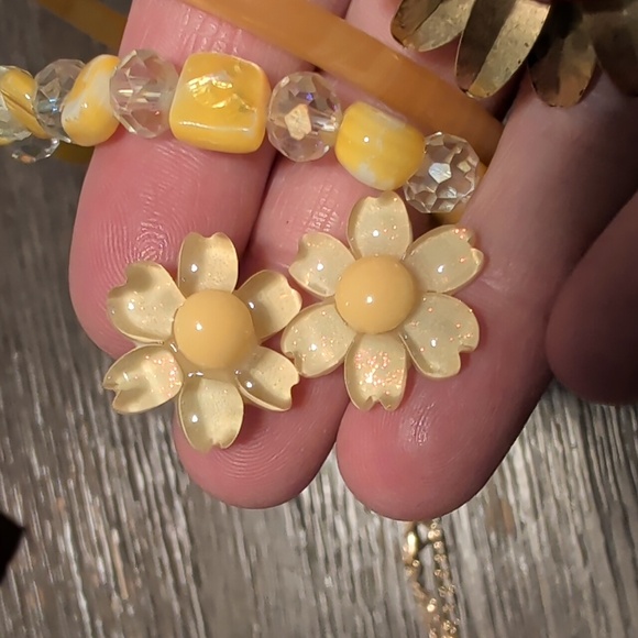 None Jewelry - Chic Yellow Bracelet Set with Floral Accents